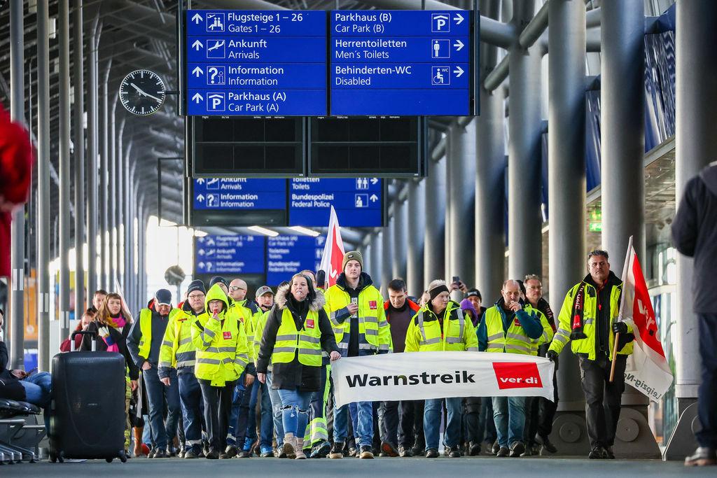 Verdi Ruft Lufthansa-Bodenpersonal Ab Dienstag Zu Warnstreik Auf | BR24