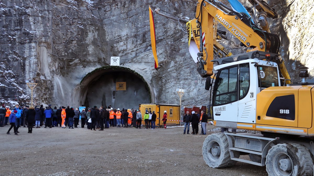 Nordportal des Kramertunnels beim offiziellen Tunnelanschlag 2020