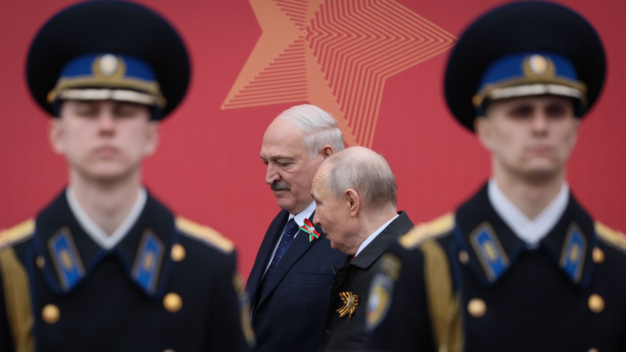 Die Ukraine und Russland melden Drohnen- und Raketenangriffe durch die  jeweils andere Kriegspartei. Nach ukrainischen Angriffen auf Russland  gestern, hat das russische Militr in der Nacht vor allem ...
