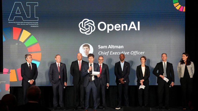 OpenAI-Chef Sam Altman spricht auf einem KI-Event in New York | Bild: picture alliance / ASSOCIATED PRESS | Bryan R. Smith OpenAI-Chef Sam Altman spricht auf einem KI-Event in New York
