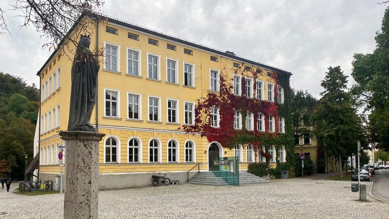 Die Keramikschule Landshut von außen.
