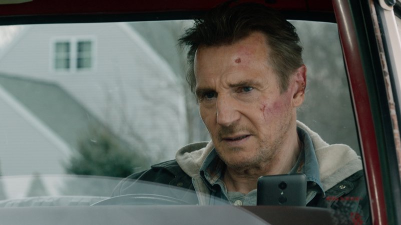 Will sich als Dieb ehrlich machen, aber böse Cops machen Liam Neeson als "Honest Thief" das Leben schwer (Filmszene).
