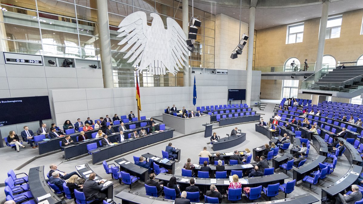 Plenum des Deutschen Bundestags aufgenommen waehrend der Regierungsbefragung, in Berlin, 24.04.2024.