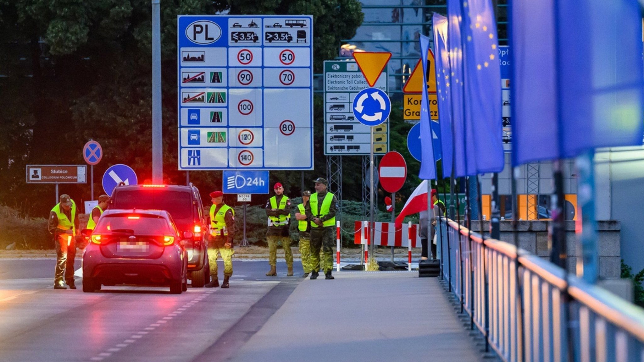 Polen beginnt mit Kontrollen an der Grenze zu Deutschland | Bild: dpa-Bildfunk/Patrick Pleul Polen beginnt mit Kontrollen an der Grenze zu Deutschland