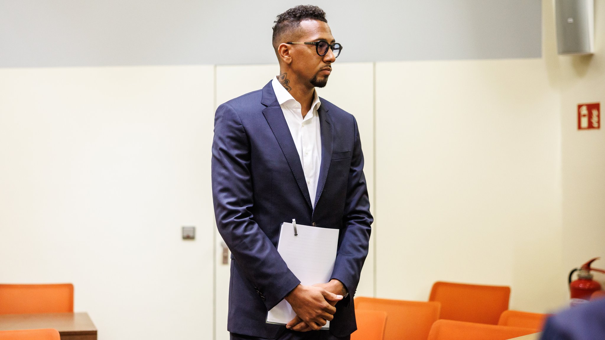 Der Ex-Fußballnationalspieler Jerome Boateng am 14. Juni 2024 in einem Gerichtssaal des Landgerichts München