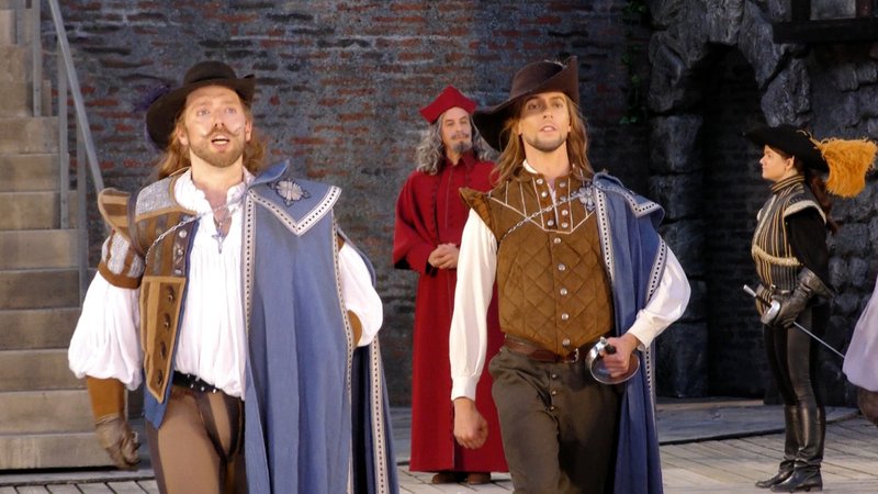 Das Musical "Die Drei Musketiere" feiert seine Premiere in Augsburg.