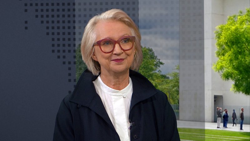 Prof. Monika Schnitzer (LMU) im Gespräch mit Stefan Scheider über den Investitionsgipfel und Chancen für neues Wachstum. | Bild: Bayerischer Rundfunk 2025 Prof. Monika Schnitzer (LMU) im Gespräch mit Stefan Scheider über den Investitionsgipfel und Chancen für neues Wachstum.