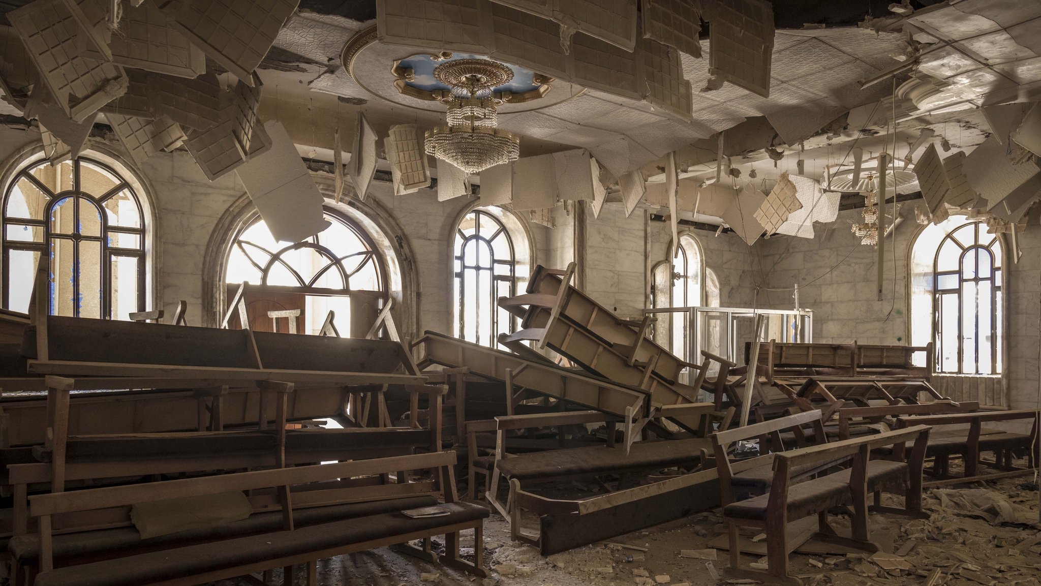 Eine zerstörte Kirche im Irak – Sinnbild für die Verfolgung der Christen in dem mehrheitlich muslimischen Land. | Bild: picture alliance / ZUMAPRESS.com | Berci Feher Eine zerstörte Kirche im Irak – Sinnbild für die Verfolgung der Christen in dem mehrheitlich muslimischen Land.