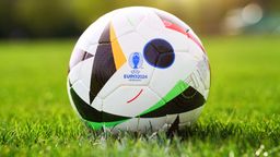 Der offizielle Spiel-Ball der Fußball-Europameisterschaft 2024 | Bild:picture alliance / CHROMORANGE | Michael Bihlmayer