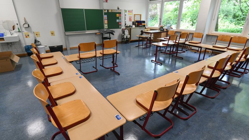 Aus dem Klassenzimmer in die eigene Firma. Der Freistaat will das fördern. | Bild: dpa-Bildfunk/Arne Dedert Aus dem Klassenzimmer in die eigene Firma. Der Freistaat will das fördern.