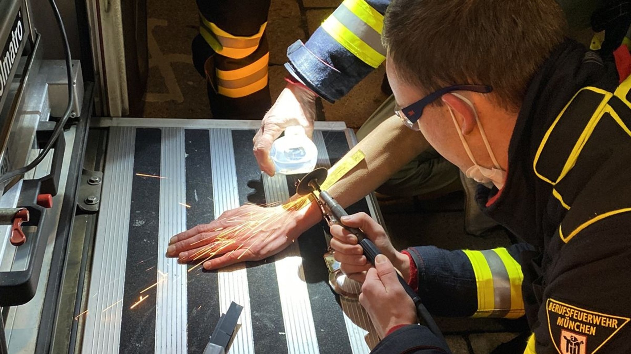 Münchner Feuerwehr muss Handschellen nach misslungenem Sexspiel entfernen