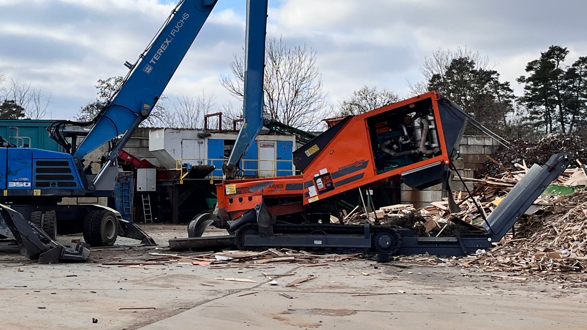 Explodierter Schredder auf dem Firmengelände in Fürstenfeldbruck.