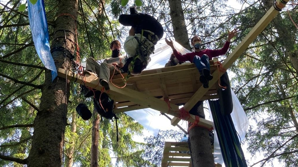 Eines der beiden Baumhäuser im Forst Kasten. | Bild: BR / Henning Pfeifer Eines der beiden Baumhäuser im Forst Kasten.