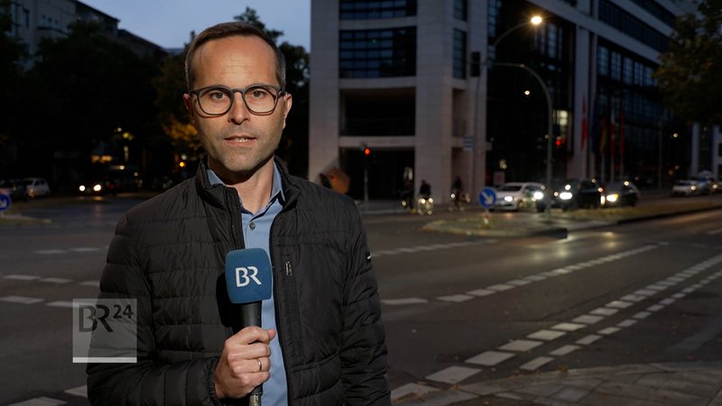 BR-Korrespondent Mario Kubina ordnet im BR24-Interview den Rücktritt von Kevin Kühnert vom Posten des SPD-Generalsekretärs ein. | Bild: BR BR-Korrespondent Mario Kubina ordnet im BR24-Interview den Rücktritt von Kevin Kühnert vom Posten des SPD-Generalsekretärs ein.