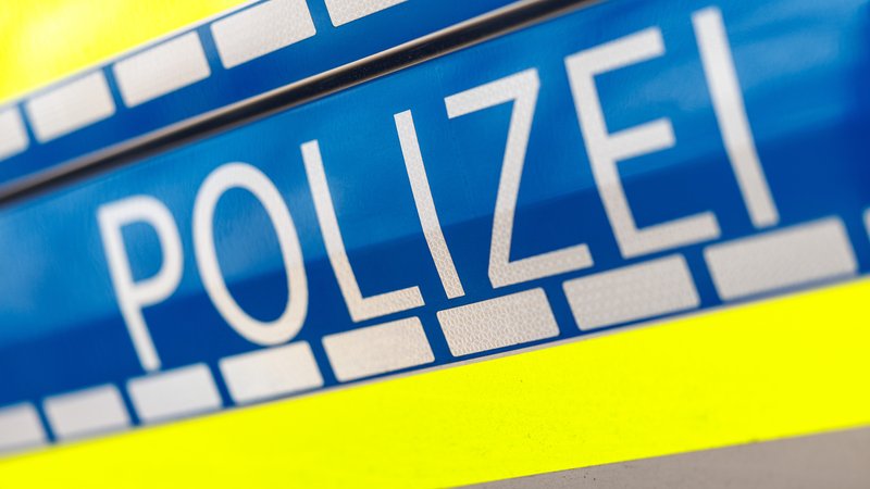(Symbolbild) Ein Polizeiauto. | Bild: pa/dpa/Matthias Balk (Symbolbild) Ein Polizeiauto.