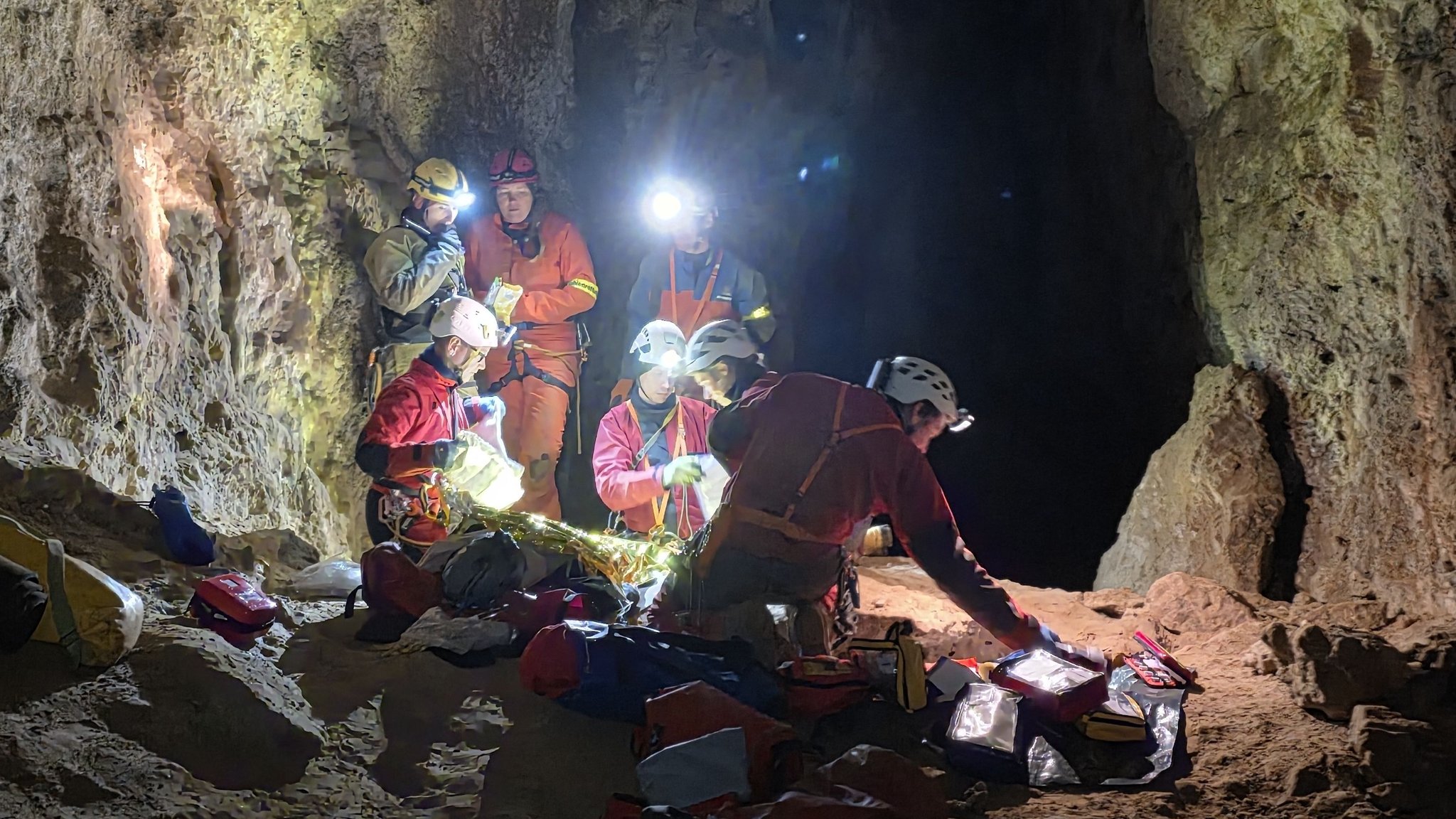 Rettungsübung in der Bismarckgrotte | Bild: BR/Ulrike Nikola Rettungsübung in der Bismarckgrotte