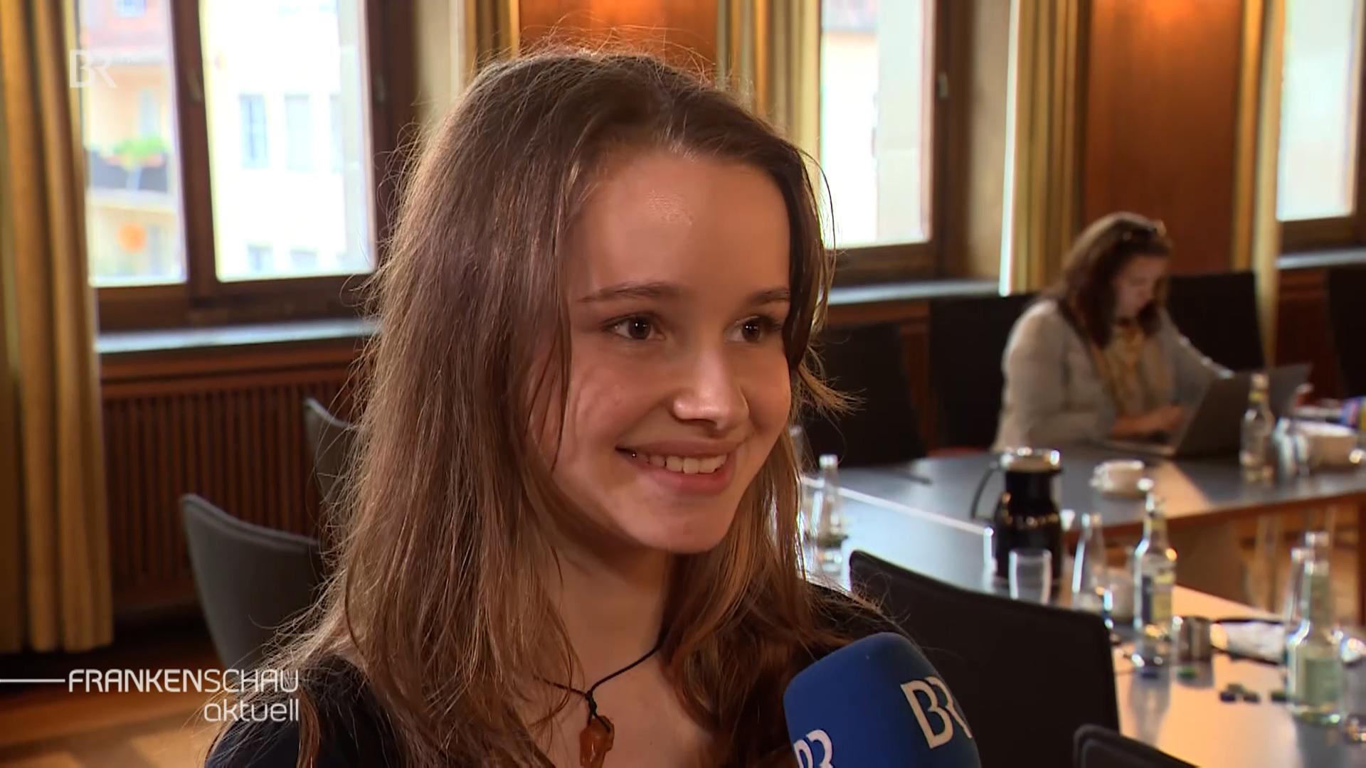 Nora Falk ist Nürnbergs neues Christkind. Im Gespräch mit BR-Korrespondent Michael Reiner.