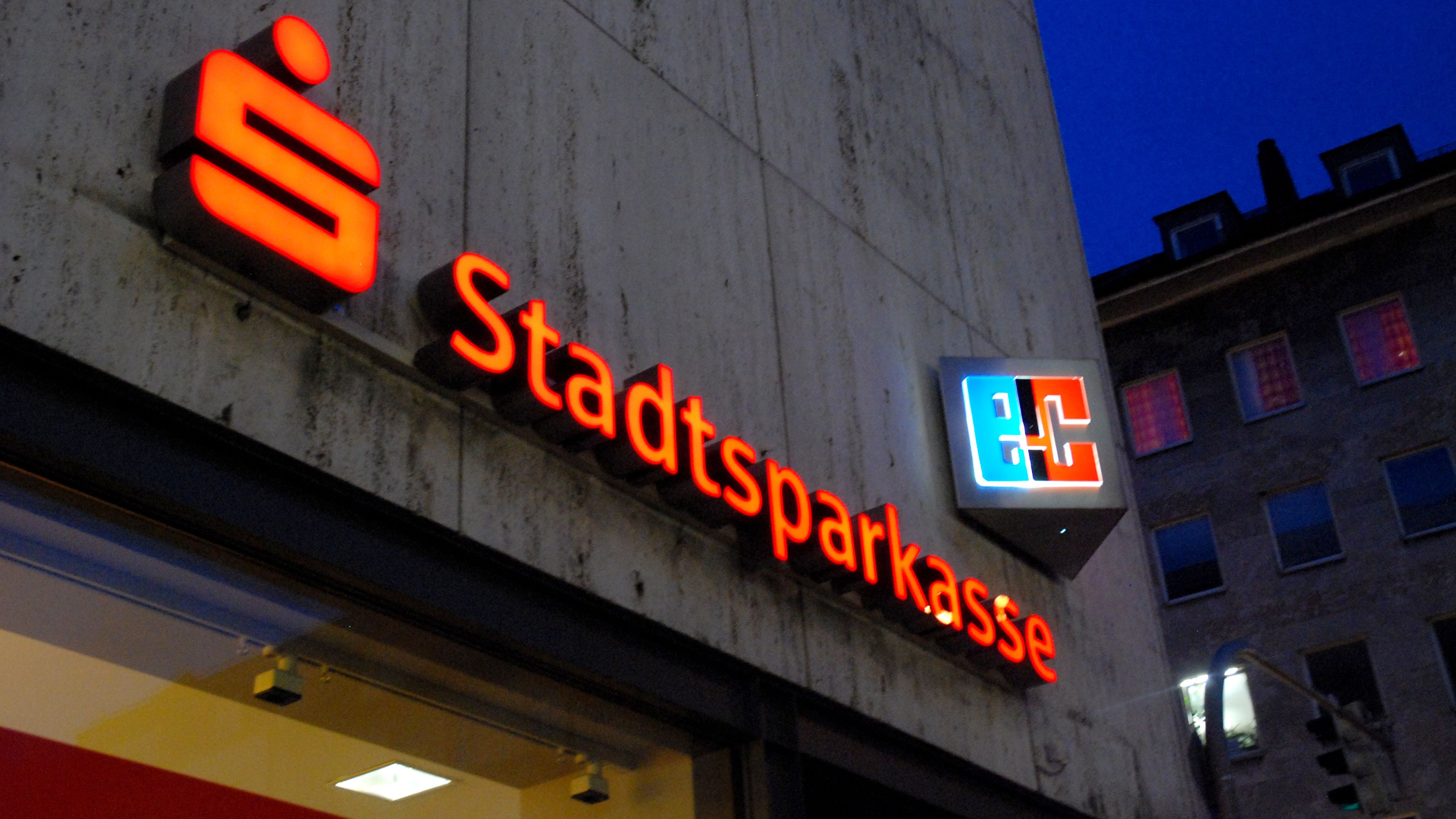Sparzinsen Falsch Berechnet Klage Gegen Sparkasse Br24