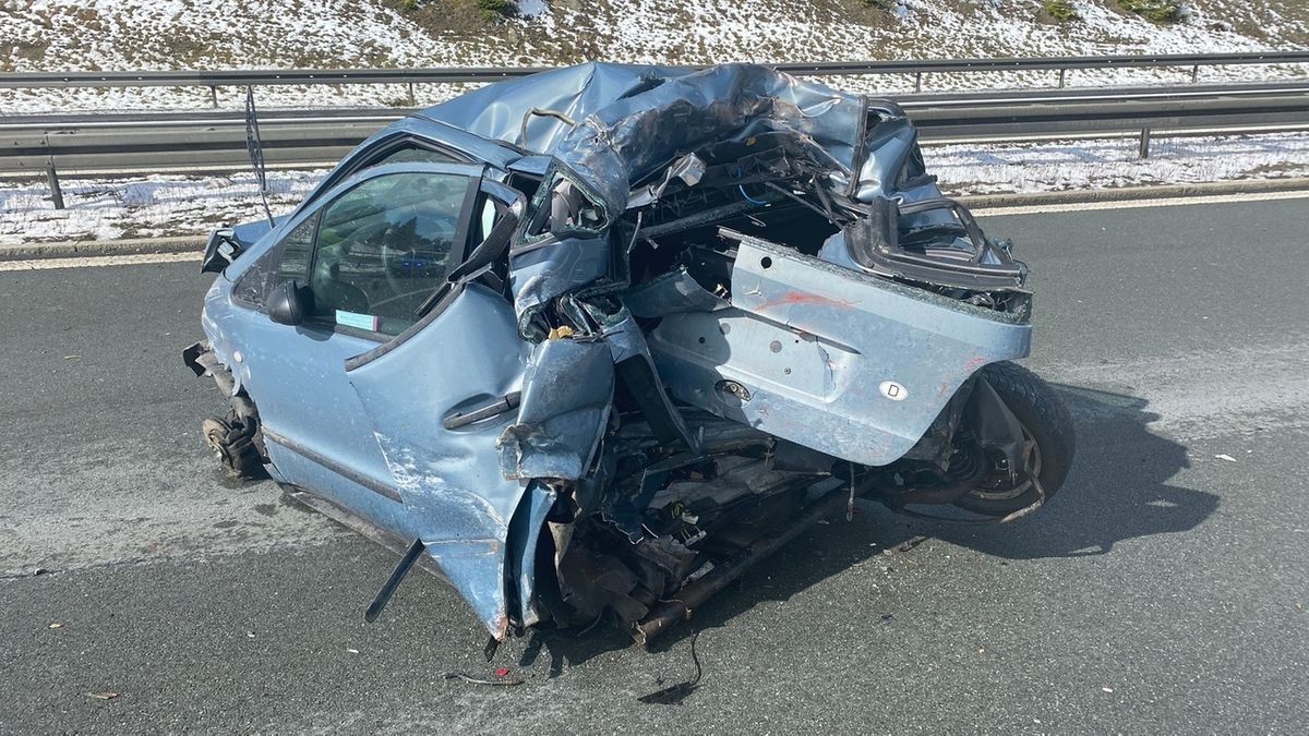 A93 Musste Nach Schwerem Lkw Unfall Teilweise Gesperrt Werden Br24