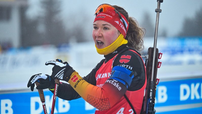 09.01.2025, Thüringen, Oberhof: Biathlon: Weltcup, Sprint 7,5 km, Damen, Selina Grotian aus Deutschland reagiert im Ziel. | Bild: dpa-Bildfunk/Martin Schutt 09.01.2025, Thüringen, Oberhof: Biathlon: Weltcup, Sprint 7,5 km, Damen, Selina Grotian aus Deutschland reagiert im Ziel.