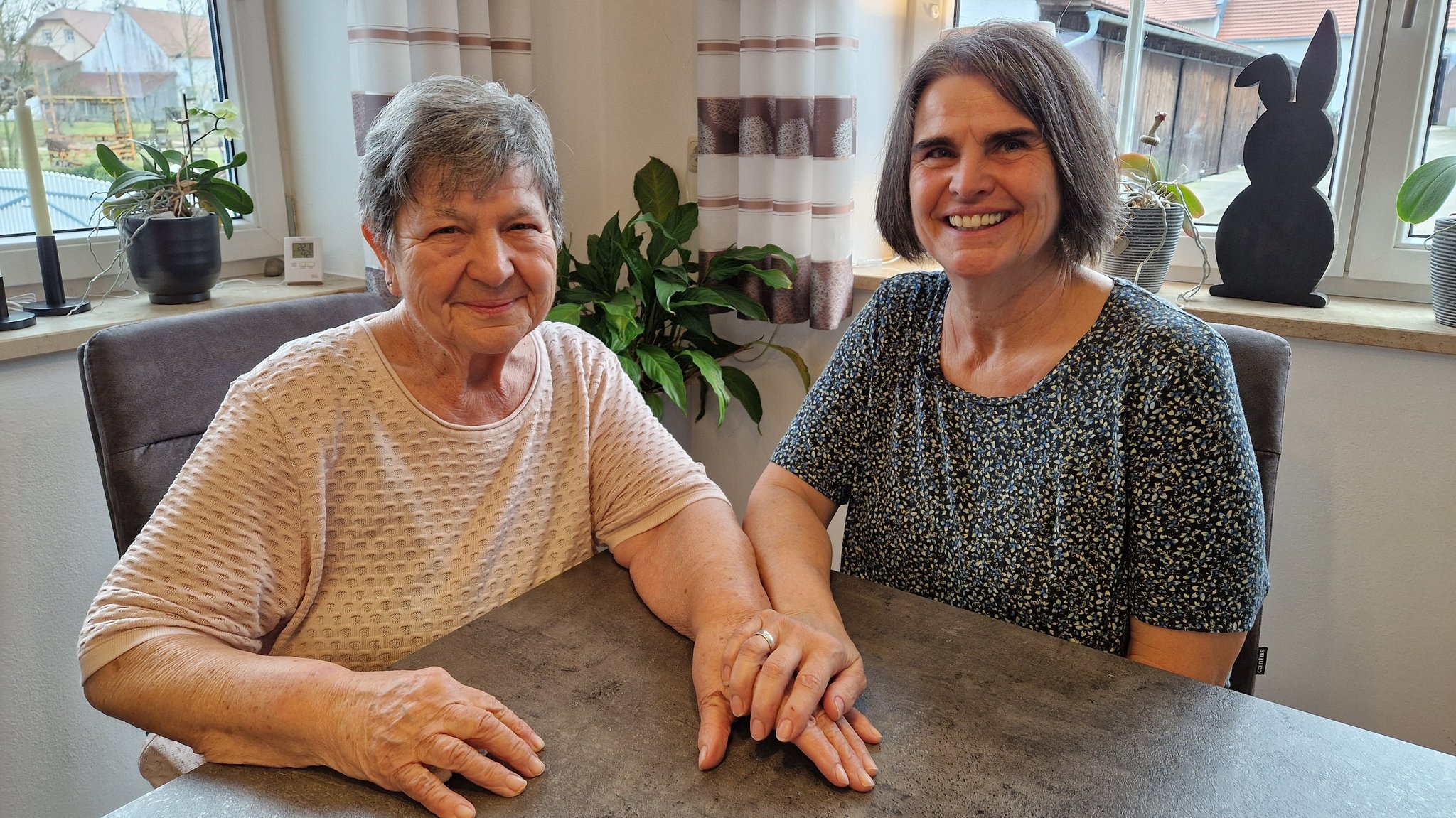 Ihre Mutter Ruth Huber (l.) bei sich zu Hause aufnehmen und pflegen, das ist für Claudia Steger selbstverständlich.