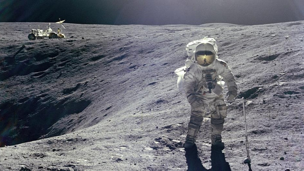 Astronaut Charles Duke von der Apollo 16 auf dem Mond