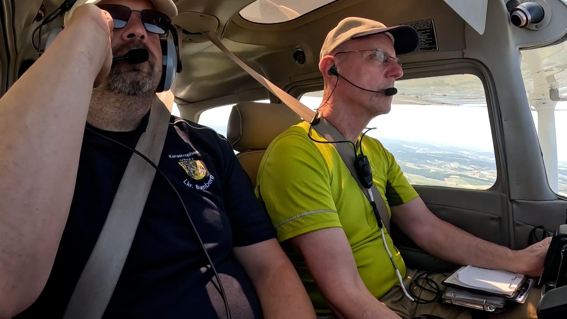 Waldbrandgefahr: Piloten beim Beobachtungsflug