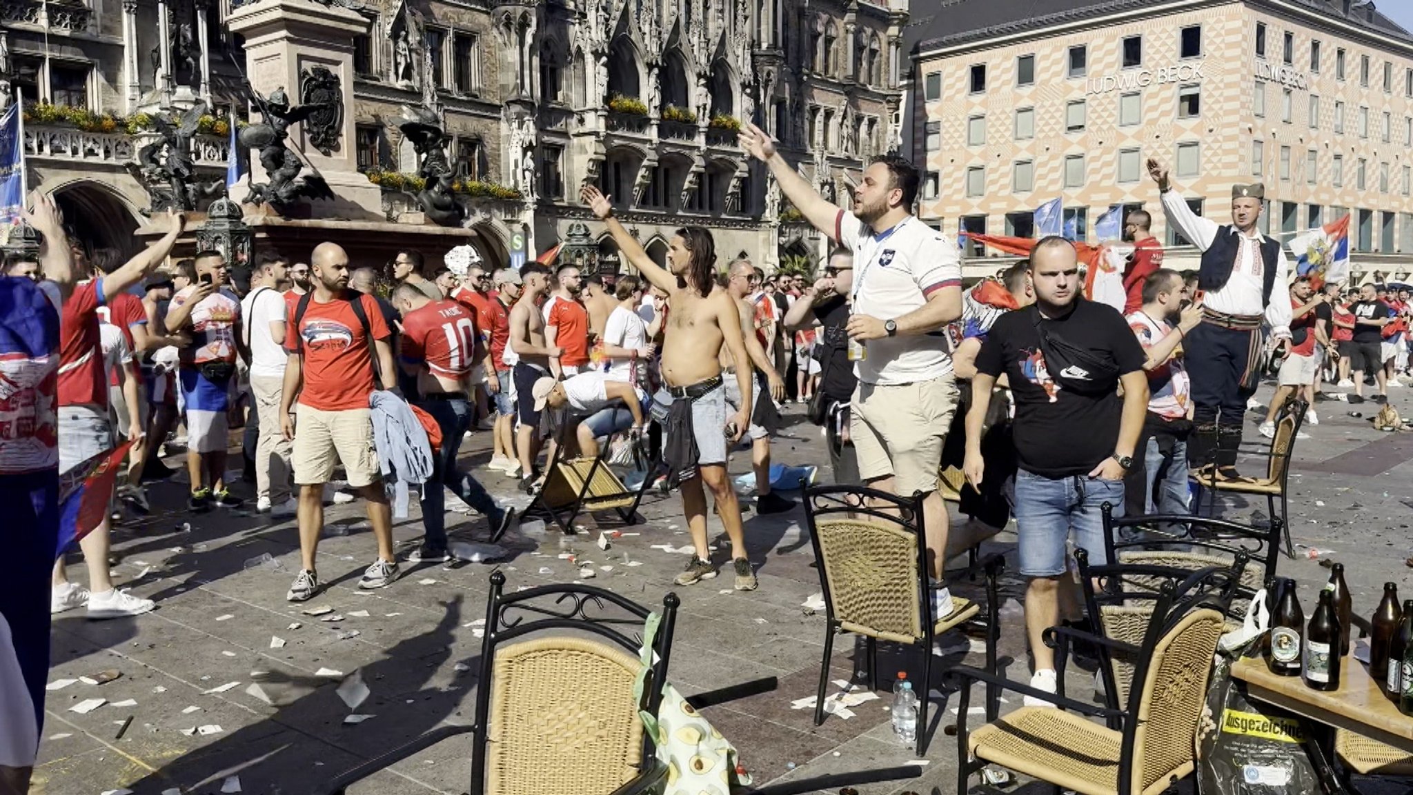 Serbische Fans in München