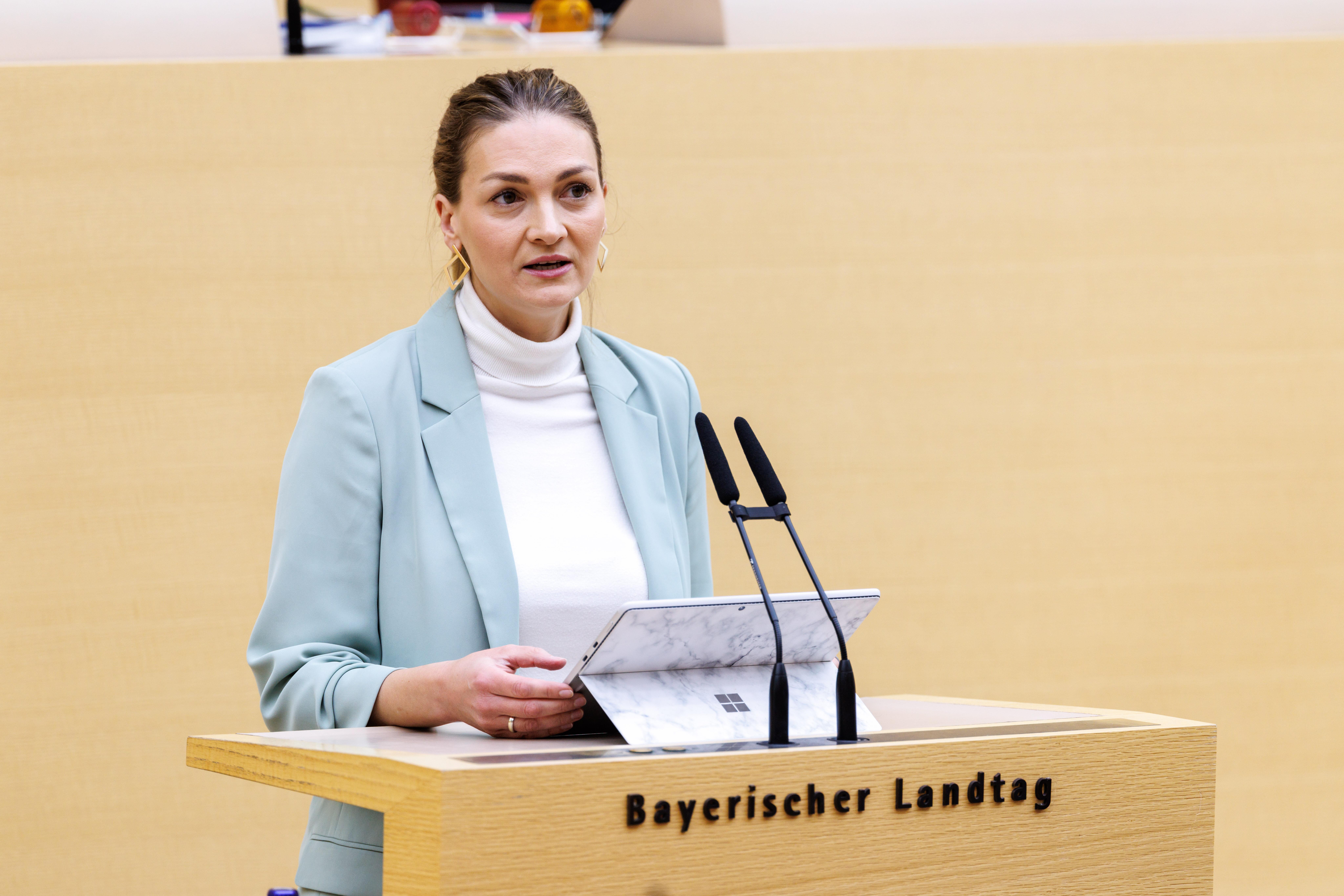 (Archivbild) Bayerns Gesundheitsministerin Judith Gerlach spricht im Bayerischen Landtag