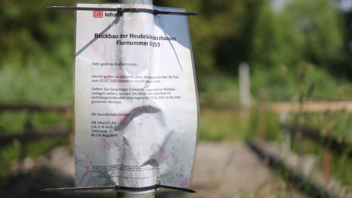 Hinweis der Bahn auf die gesperrte Brücke