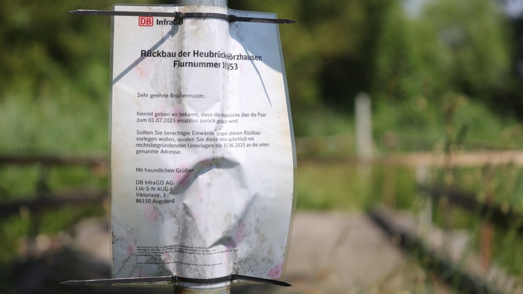 Hinweis der Bahn auf die gesperrte Brücke