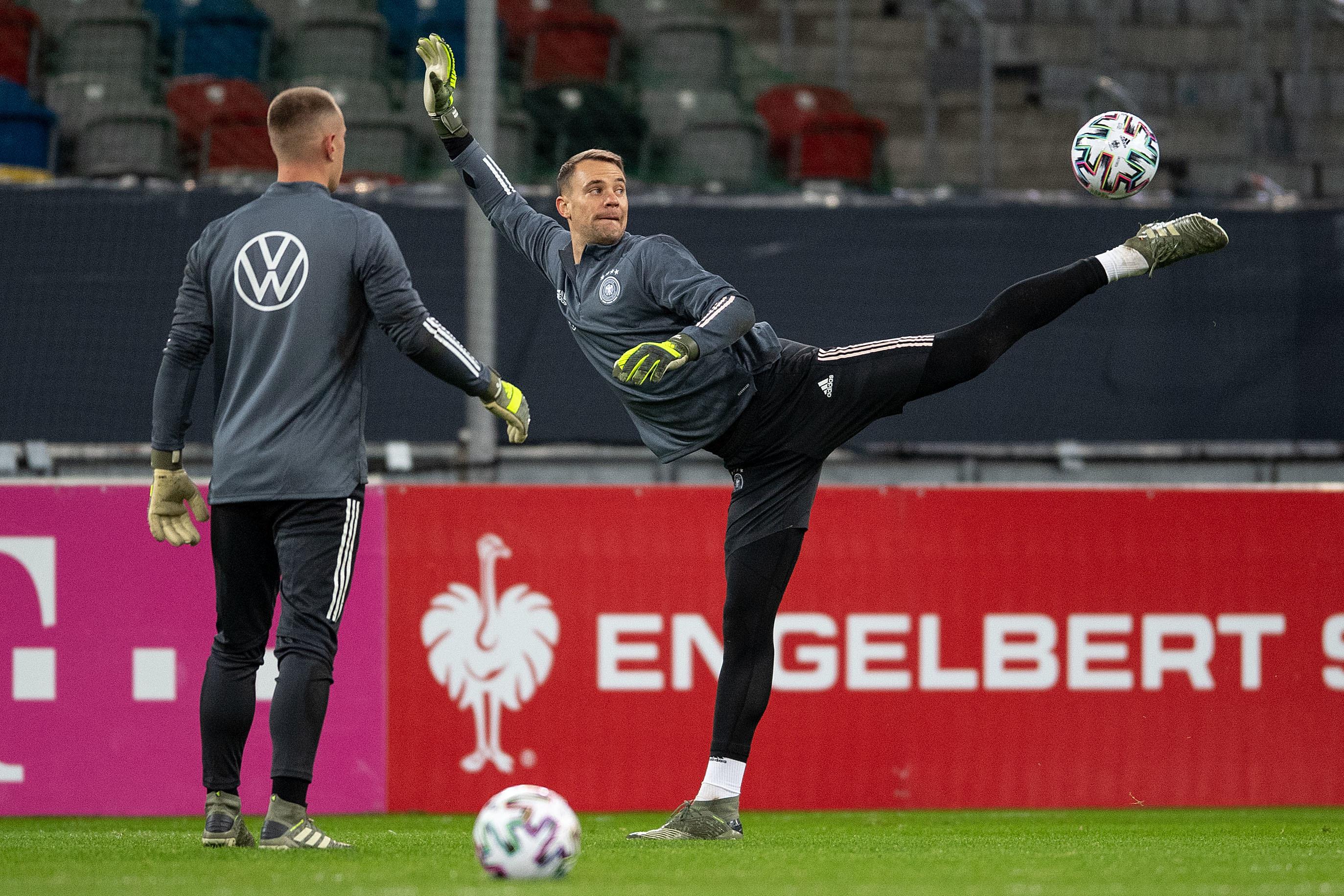 Fußball Bundestrainer Joachim Löw Hat Sich Festgelegt In Den Länderspielen Gegen Weißrussland Und Nordirland Bekommen Beide Torhüter Manuel Neuer Und Marc André Ter Stegen Je Einen Einsatz
