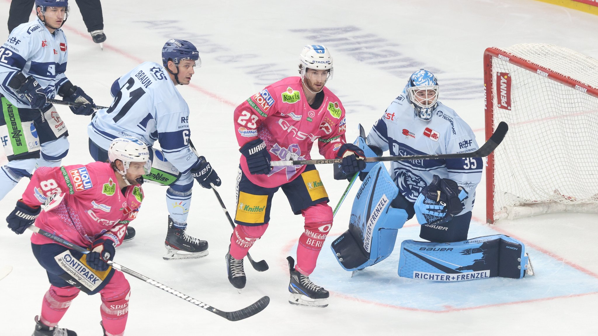 Spielszene Eisbären Berlin - Straubing Tigers