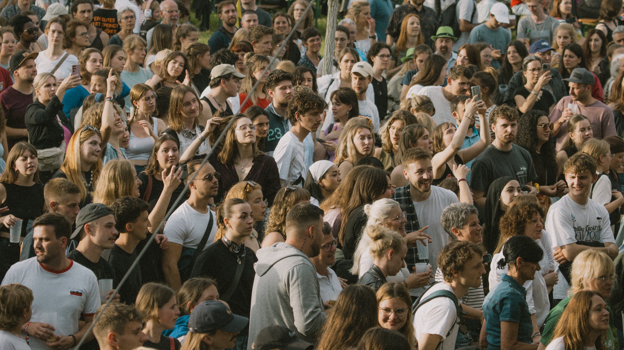 Menschenmenge beim Umsonst & Draußen-Festival in Würzburg am Donnerstagabend.