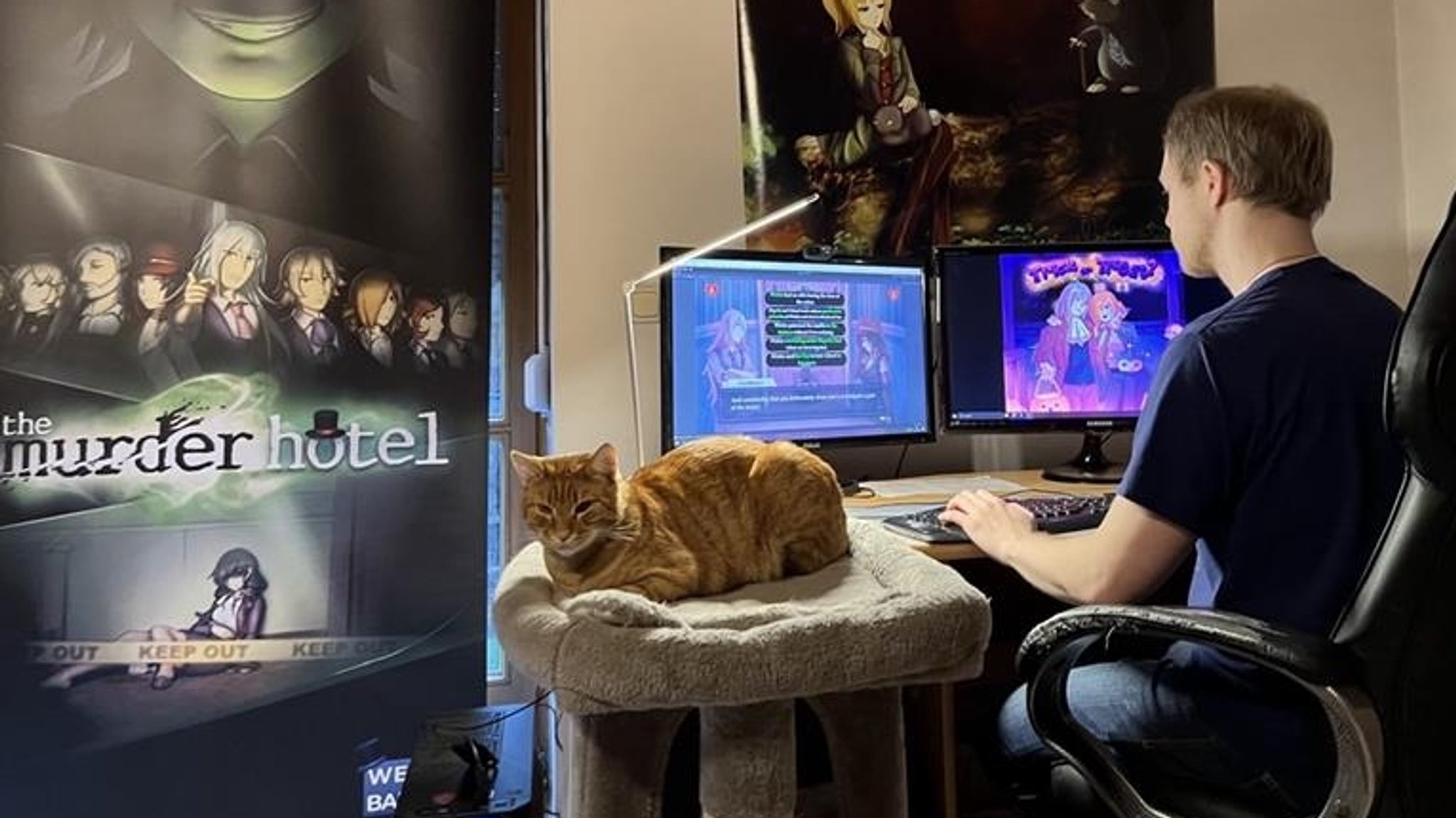 Spieleentwickler Maximilian Abstreiter in seinem Home Office im niederbayerischen Arnstorf. Immer mit dabei: Kater Louis.