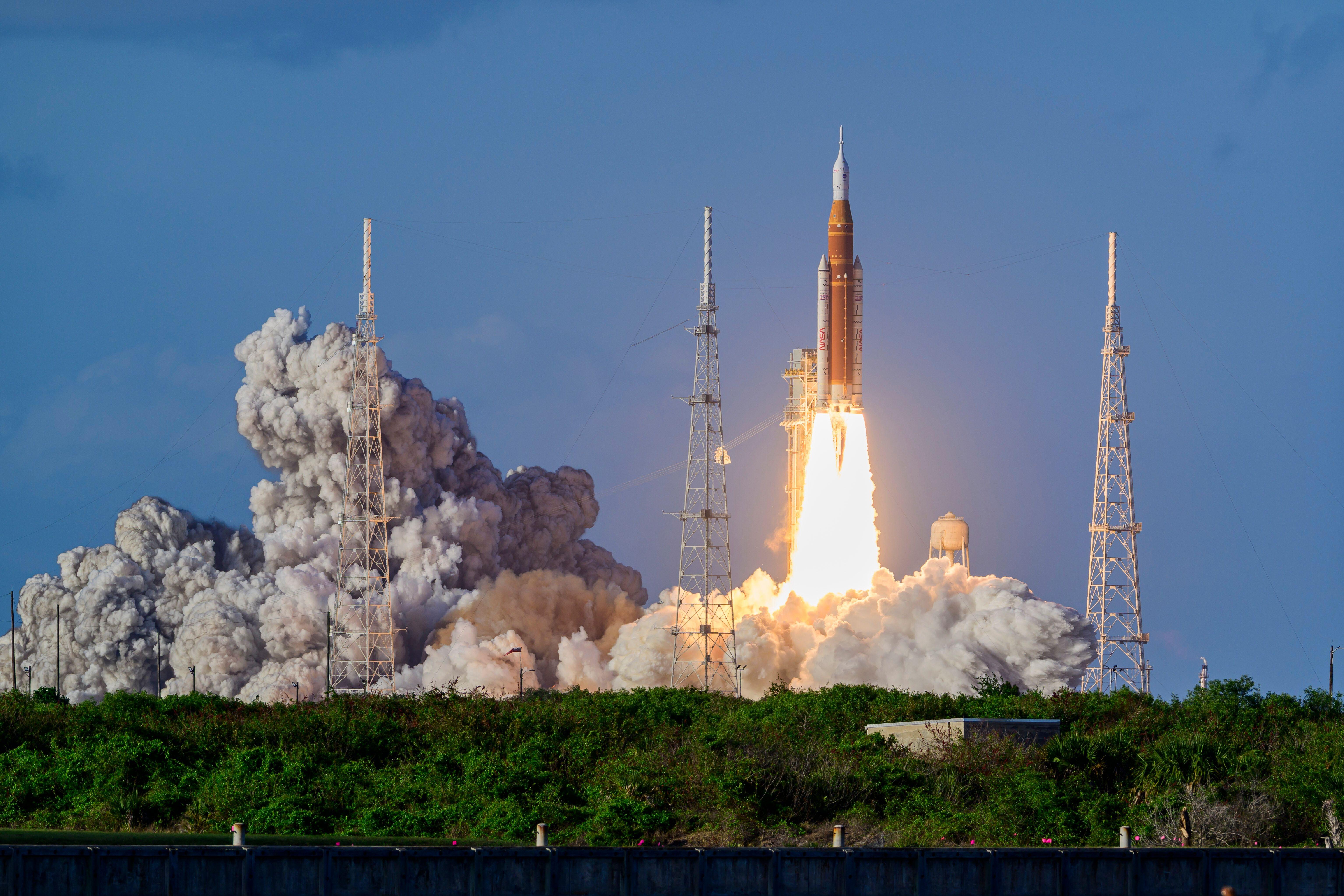 "Artemis 2"-Trägerrakete startet vom Weltraumbahnhof Cape Canaveral in Florida