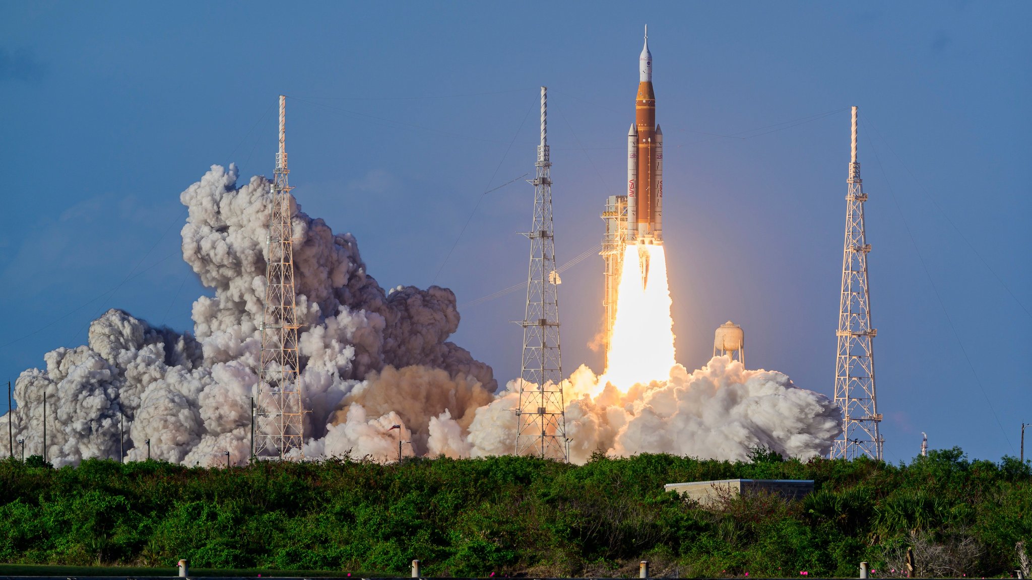 Mondmission "Artemis 2" ist erfolgreich ins All gestartet