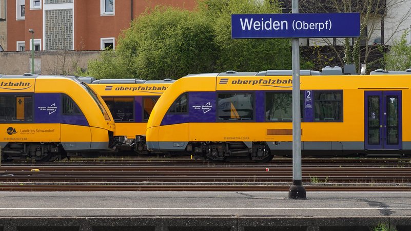 Die Oberpfalzbahn: Viele Menschen in der Region sind mit dem öffentlichen Nahverkehr nicht zufrieden. | Bild: Picture Alliance/NurPhoto/Michael Nguyen Die Oberpfalzbahn: Viele Menschen in der Region sind mit dem öffentlichen Nahverkehr nicht zufrieden.