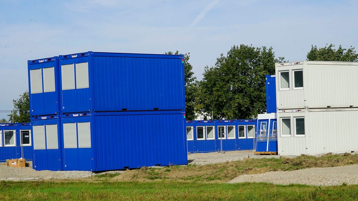 Container als Wohnungen für Flüchtlinge (Symbolbild vom Oktober 2023 aus Norddeutschland).