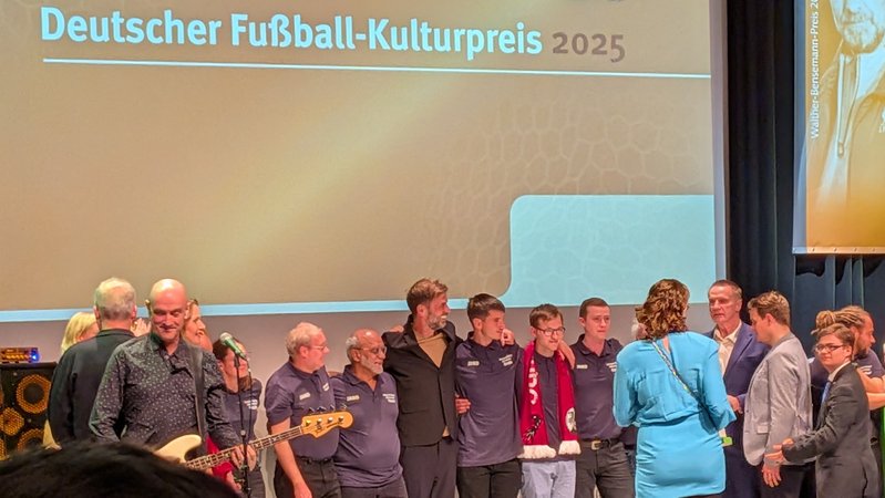 Finale bei der Verleihung der Fußball-Kulturpreise 2025 in der Nürnberger Tafelhalle mit Jürgen Klopp und Barbi Markovic. | Bild: BR / Anja Bühling Finale bei der Verleihung der Fußball-Kulturpreise 2025 in der Nürnberger Tafelhalle mit Jürgen Klopp und Barbi Markovic.