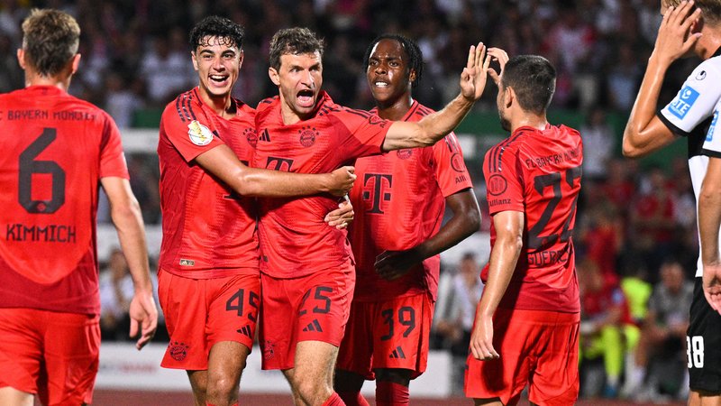 Thomas Müller jubelt über sein Tor gegen den SSV Ulm | Bild: dpa/picture-alliance Thomas Müller jubelt über sein Tor gegen den SSV Ulm