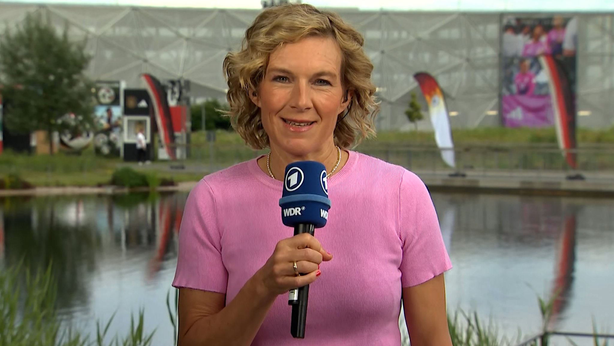 BR24Sport-Reporterin Julia Büchler