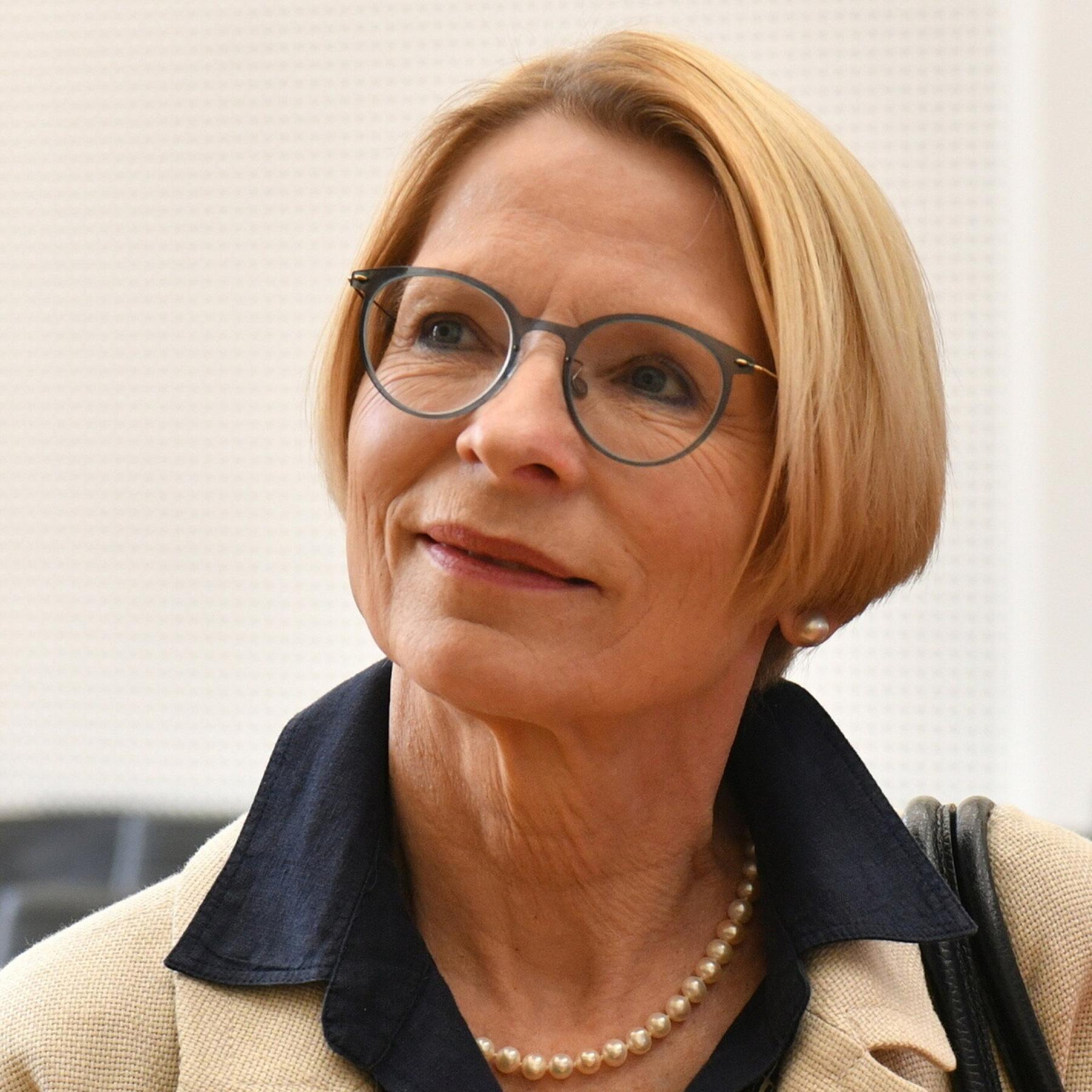 Schweizer Botschafterin in Deutschland: „Deutschland ist für seine Präzision bekannt“ episode artwork