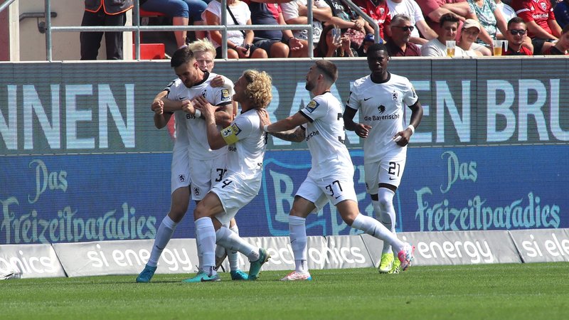 Torjubel TSV 1860 - Ingolstadt | Bild: picture alliance / Wagner | Ulrich Wagner Torjubel TSV 1860 - Ingolstadt