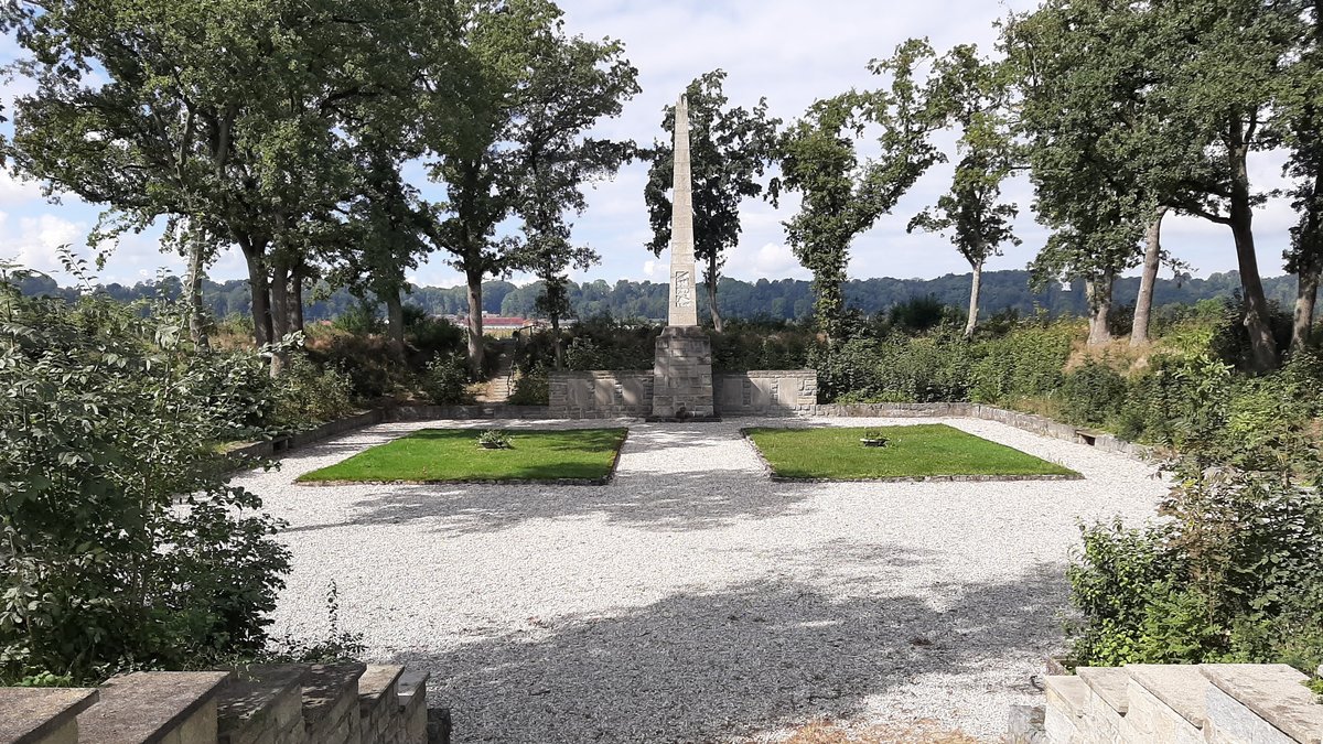 Ein Obelisk erinnert an das Außenlager bei Kirchham