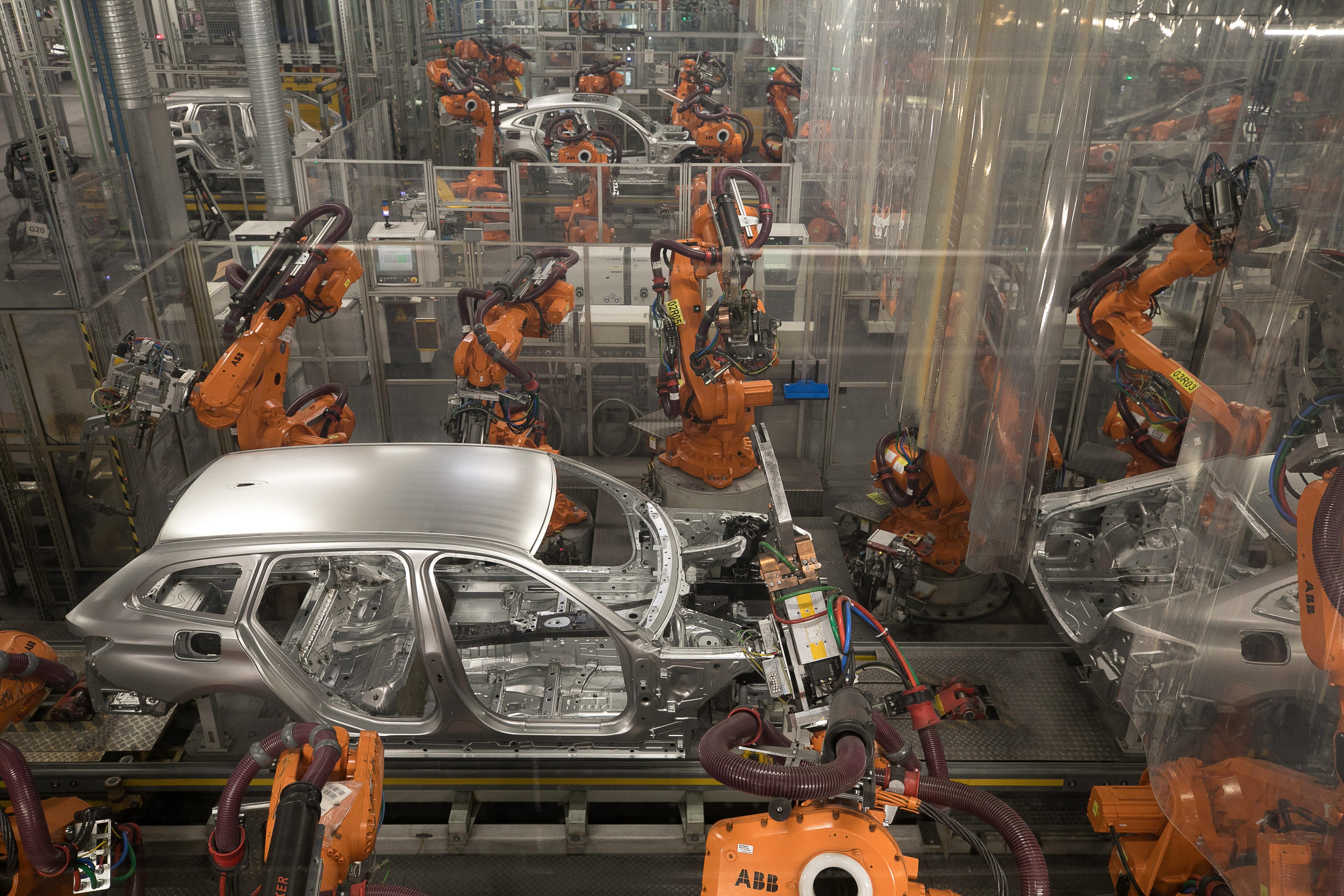 Automobilherstellung auf dem BMW Werksgelände im Münchner Norden. Karosseriebau