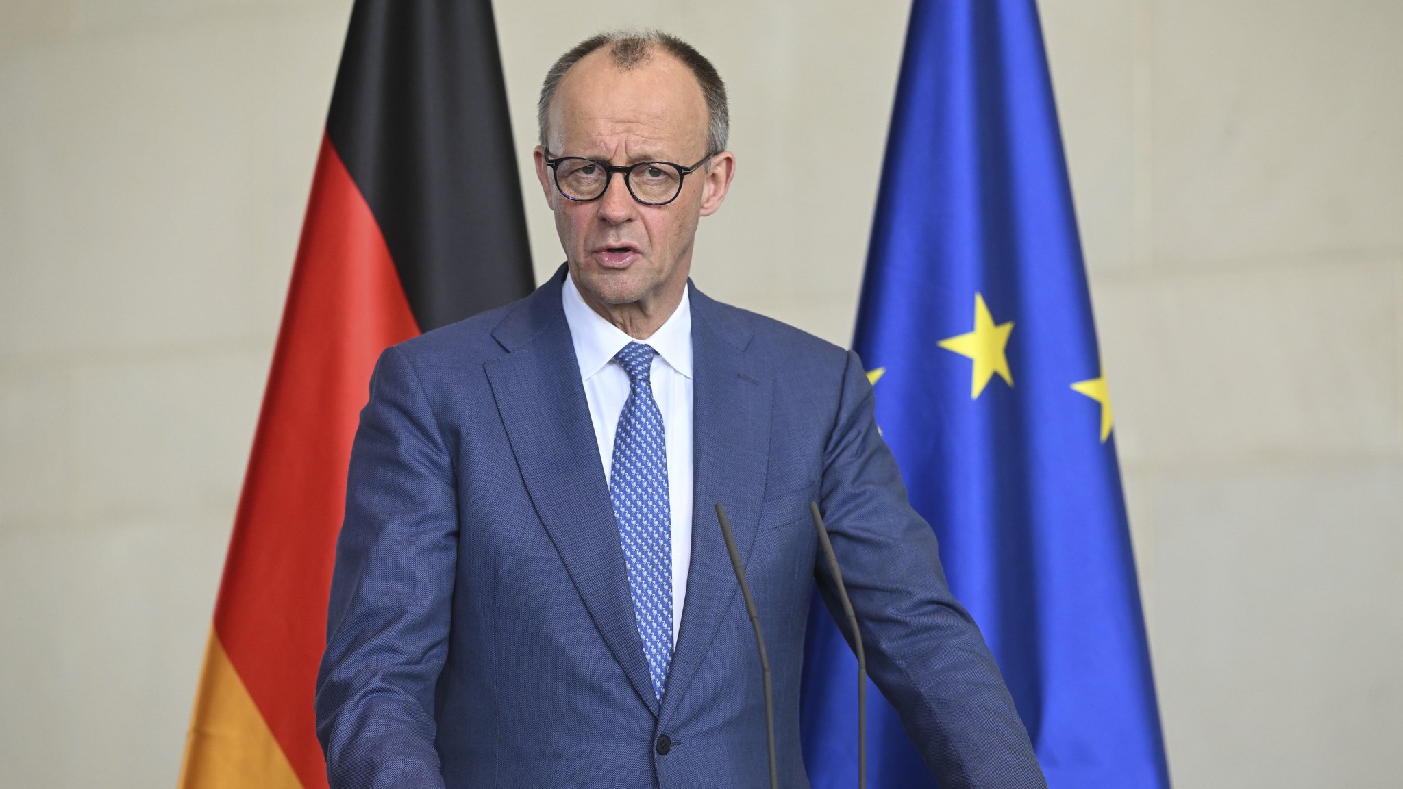 Kanzler Friedrich Merz bei einer Pressekonferenz mit dem tschechischen Ministerpräsidenten Andrej Babis in Berlin (10.03.2026)
