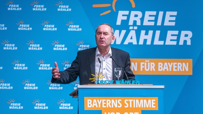 Hubert Aiwanger, Vorsitzender der Freien Wähler, spricht während der Landesversammlung der Partei in der Joseph-von-Fraunhofer-Halle. | Bild: picture alliance/dpa | Armin Weigel Hubert Aiwanger, Vorsitzender der Freien Wähler, spricht während der Landesversammlung der Partei in der Joseph-von-Fraunhofer-Halle.