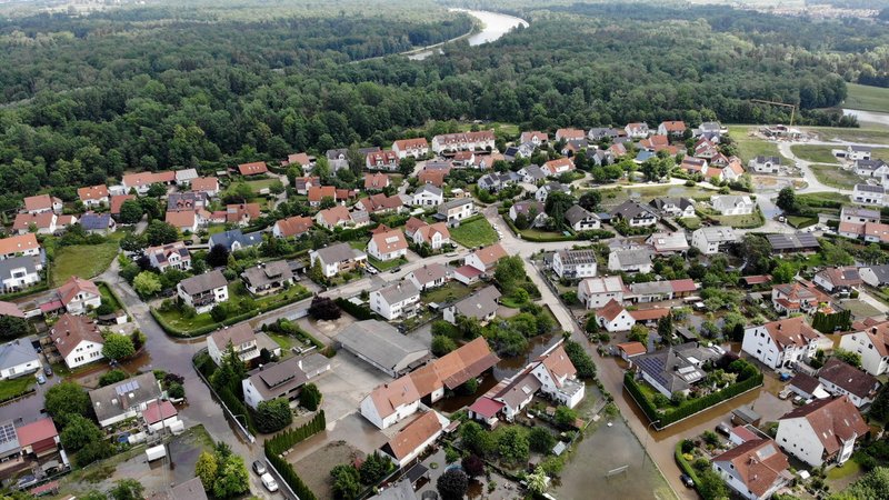 Die vom Juni-Hochwasser 2024 betroffene Marktgemeinde Offingen von oben | Bild: dpa-Bildfunk/Stefan Puchner Die vom Juni-Hochwasser 2024 betroffene Marktgemeinde Offingen von oben