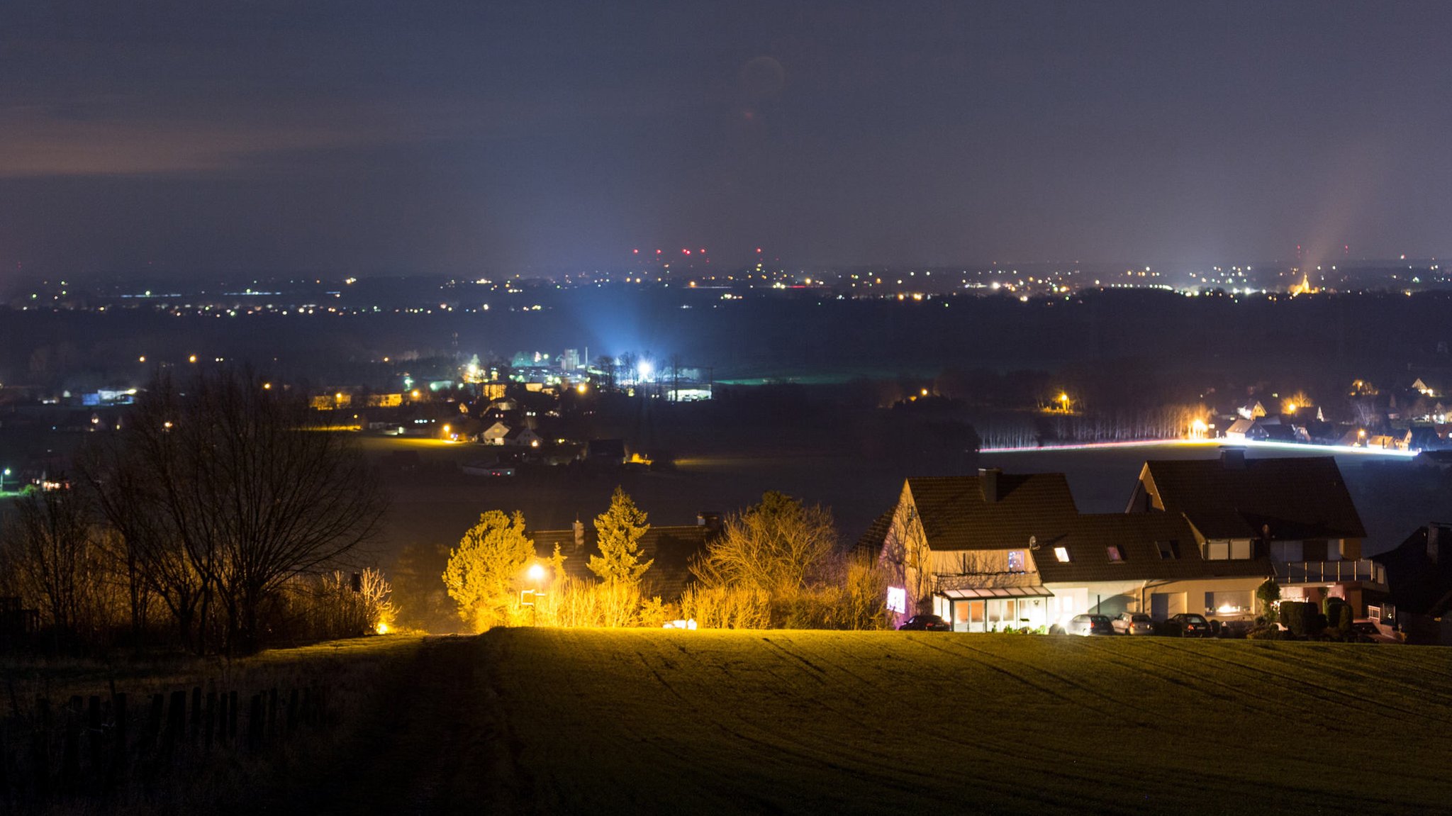 Lichtverschmutzung mit sogenannter Lichtglocke.